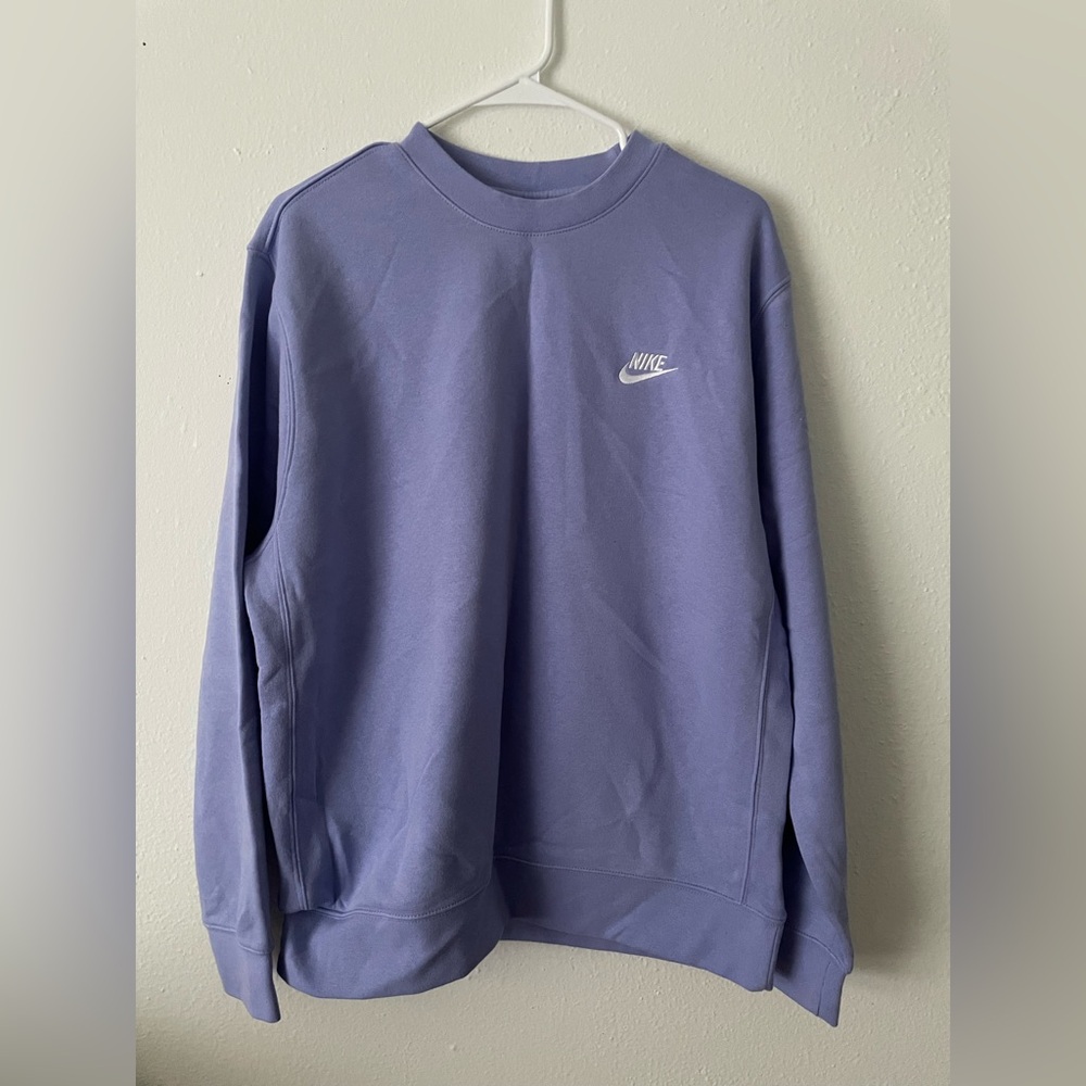 Nike Women's Lavender Crewneck Sweatshirt. Size L